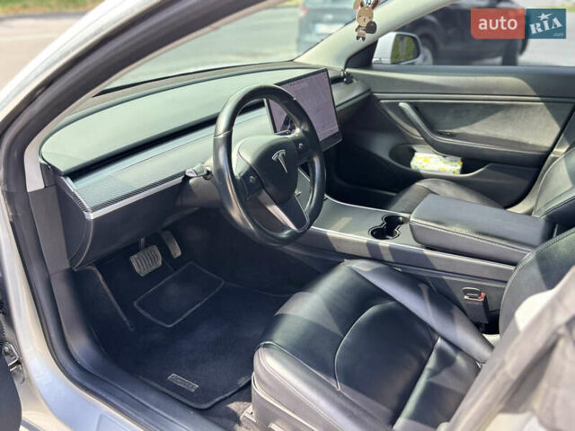 Тесла Модель 3 2018 в Каменце-Подольском на Automoto.ua Серый Тесла Модель 3, объемом двигателя 0 л и пробегом 180 тыс. км за 17300 $, фото 16 на Automoto.ua