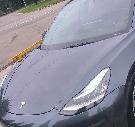 Серый Тесла Модель 3, объемом двигателя 0 л и пробегом 182 тыс. км за 15000 $, фото 1 на Automoto.ua