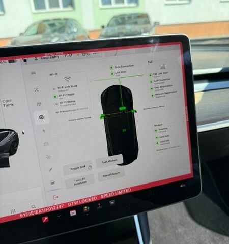 Сірий Тесла Модель 3, об'ємом двигуна 0 л та пробігом 99 тис. км за 18500 $, фото 9 на Automoto.ua