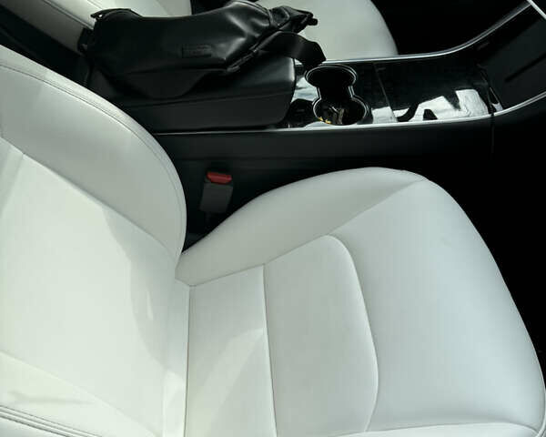 Серый Тесла Модель 3, объемом двигателя 0 л и пробегом 85 тыс. км за 16500 $, фото 9 на Automoto.ua