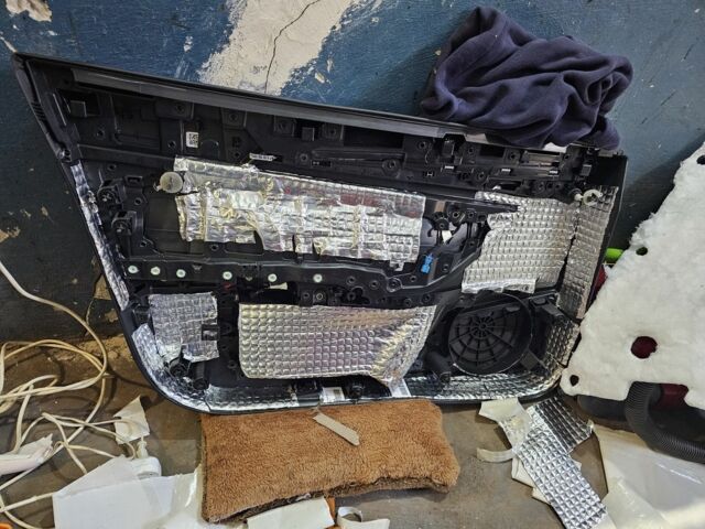 Серый Тесла Модель 3, объемом двигателя 0 л и пробегом 95 тыс. км за 22000 $, фото 16 на Automoto.ua