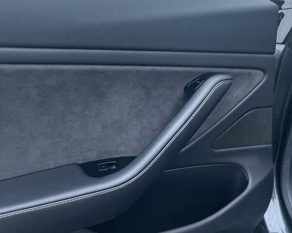 Серый Тесла Модель 3, объемом двигателя 0 л и пробегом 140 тыс. км за 16500 $, фото 8 на Automoto.ua