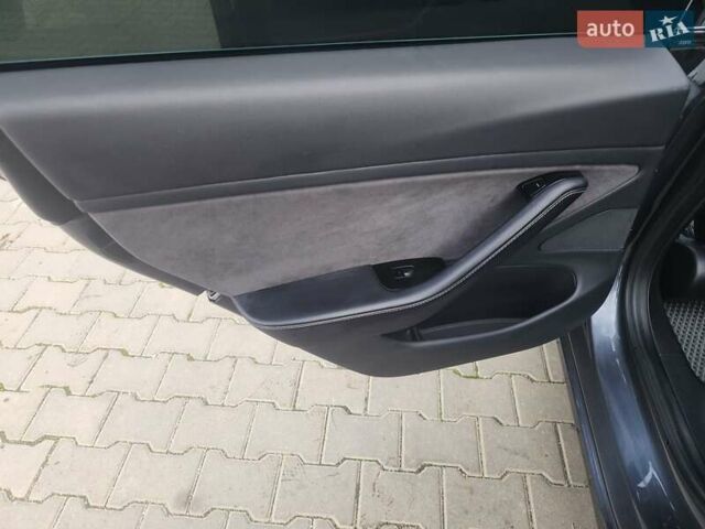 Серый Тесла Модель 3, объемом двигателя 0 л и пробегом 282 тыс. км за 16300 $, фото 10 на Automoto.ua