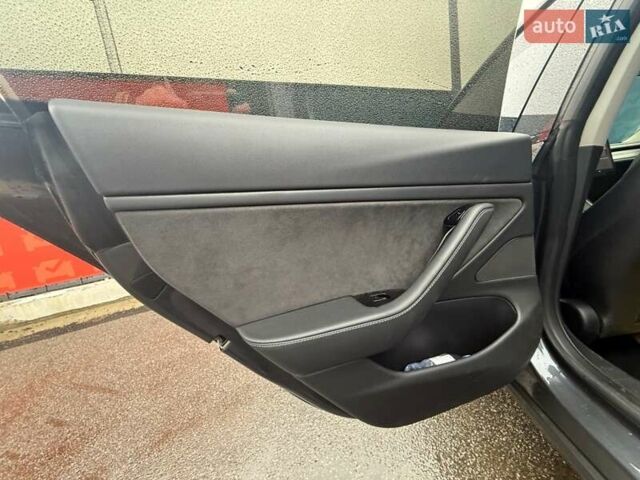 Серый Тесла Модель 3, объемом двигателя 0 л и пробегом 162 тыс. км за 13999 $, фото 66 на Automoto.ua