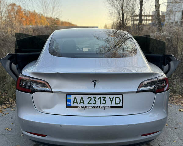 Серый Тесла Модель 3, объемом двигателя 0 л и пробегом 138 тыс. км за 17300 $, фото 7 на Automoto.ua