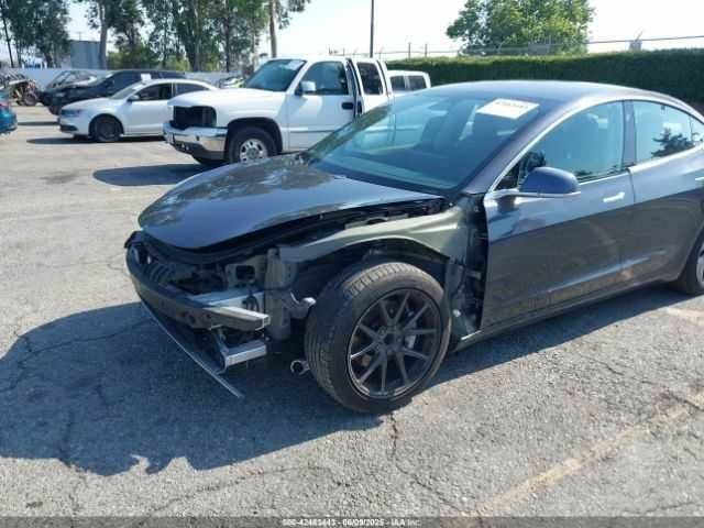 Сірий Тесла Модель 3, об'ємом двигуна 0 л та пробігом 77 тис. км за 5600 $, фото 5 на Automoto.ua