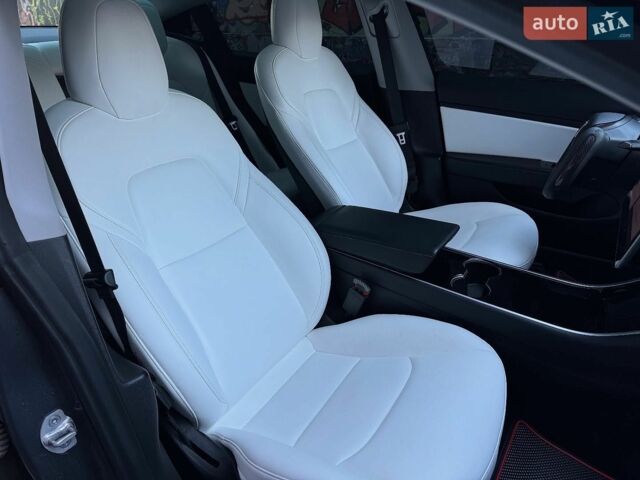 Серый Тесла Модель 3, объемом двигателя 0 л и пробегом 102 тыс. км за 17500 $, фото 3 на Automoto.ua