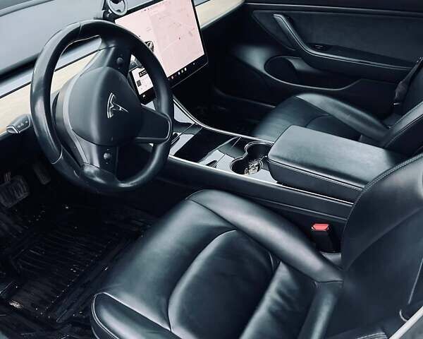 Серый Тесла Модель 3, объемом двигателя 0 л и пробегом 99 тыс. км за 16300 $, фото 6 на Automoto.ua