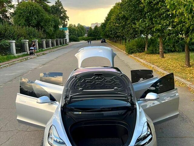 Сірий Тесла Модель 3, об'ємом двигуна 0.21 л та пробігом 138 тис. км за 16500 $, фото 10 на Automoto.ua