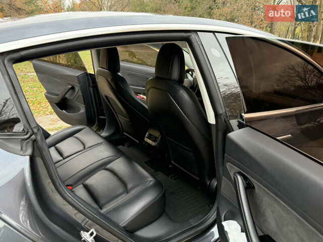 Сірий Тесла Модель 3, об'ємом двигуна 0 л та пробігом 105 тис. км за 17750 $, фото 9 на Automoto.ua