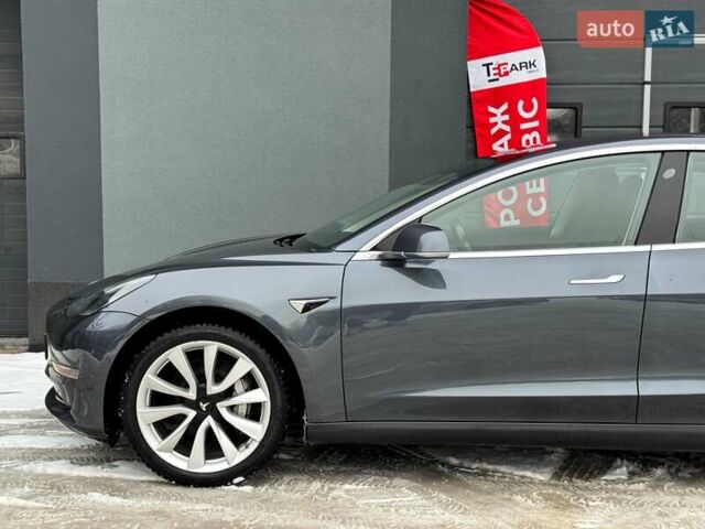 Серый Тесла Модель 3, объемом двигателя 0 л и пробегом 120 тыс. км за 17499 $, фото 4 на Automoto.ua