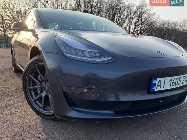 Серый Тесла Модель 3, объемом двигателя 0 л и пробегом 135 тыс. км за 18300 $, фото 1 на Automoto.ua