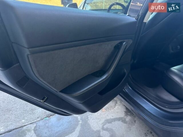 Серый Тесла Модель 3, объемом двигателя 0 л и пробегом 154 тыс. км за 15299 $, фото 21 на Automoto.ua