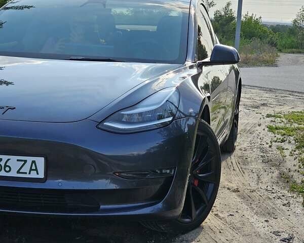 Серый Тесла Модель 3, объемом двигателя 0 л и пробегом 84 тыс. км за 21500 $, фото 5 на Automoto.ua