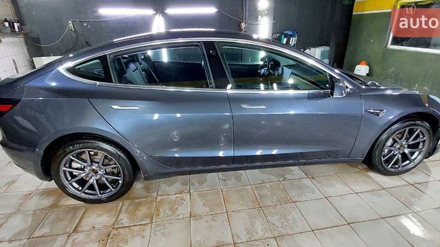 Серый Тесла Модель 3, объемом двигателя 0 л и пробегом 112 тыс. км за 18900 $, фото 9 на Automoto.ua