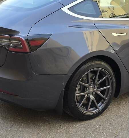 Сірий Тесла Модель 3, об'ємом двигуна 0 л та пробігом 84 тис. км за 17500 $, фото 7 на Automoto.ua