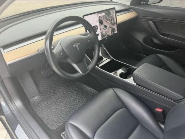 Серый Тесла Модель 3, объемом двигателя 0 л и пробегом 190 тыс. км за 16800 $, фото 2 на Automoto.ua