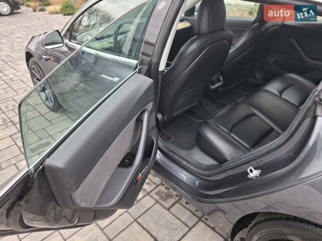 Серый Тесла Модель 3, объемом двигателя 0 л и пробегом 194 тыс. км за 14700 $, фото 6 на Automoto.ua