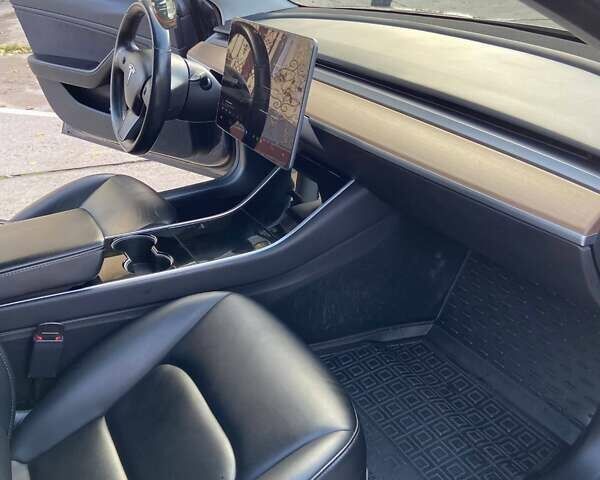 Серый Тесла Модель 3, объемом двигателя 0 л и пробегом 130 тыс. км за 17000 $, фото 9 на Automoto.ua