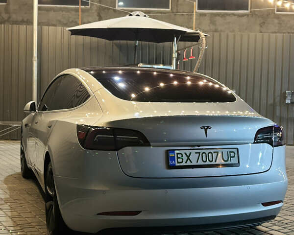 Тесла Модель 3 2018 в Каменце-Подольском на Automoto.ua Серый Тесла Модель 3, объемом двигателя 0 л и пробегом 180 тыс. км за 17300 $, фото 2 на Automoto.ua