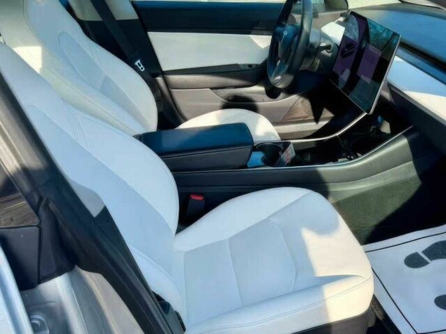 Серый Тесла Модель 3, объемом двигателя 0 л и пробегом 35 тыс. км за 5100 $, фото 4 на Automoto.ua