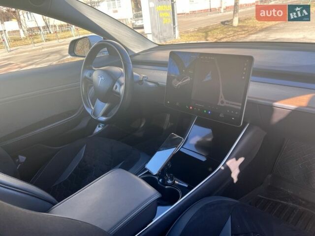 Серый Тесла Модель 3, объемом двигателя 0 л и пробегом 39 тыс. км за 14600 $, фото 8 на Automoto.ua