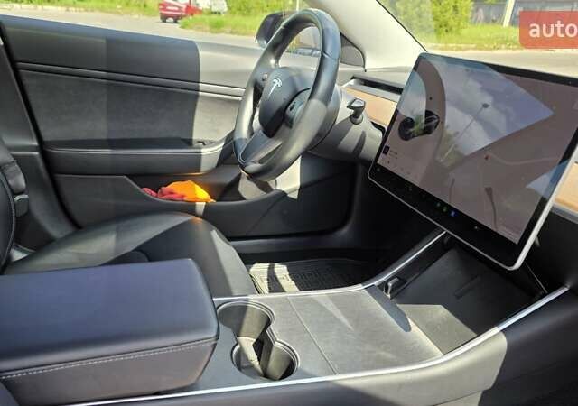 Сірий Тесла Модель 3, об'ємом двигуна 0 л та пробігом 67 тис. км за 22500 $, фото 59 на Automoto.ua
