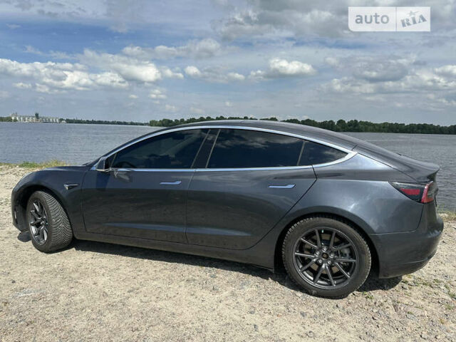 Серый Тесла Модель 3, объемом двигателя 0 л и пробегом 62 тыс. км за 22600 $, фото 5 на Automoto.ua