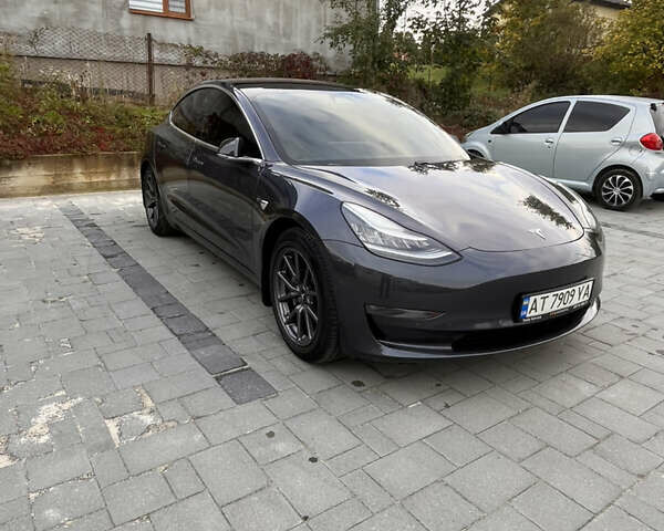 Серый Тесла Модель 3, объемом двигателя 0 л и пробегом 150 тыс. км за 16300 $, фото 1 на Automoto.ua