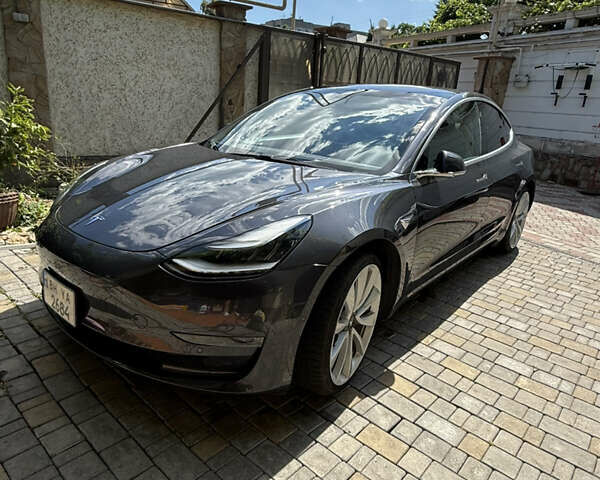 Серый Тесла Модель 3, объемом двигателя 0 л и пробегом 93 тыс. км за 18500 $, фото 1 на Automoto.ua