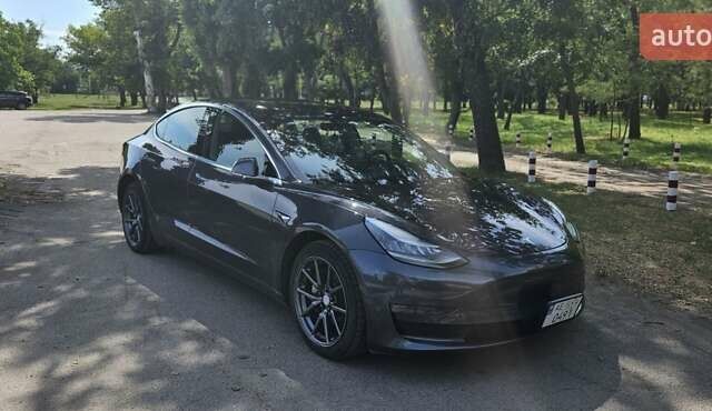 Сірий Тесла Модель 3, об'ємом двигуна 0 л та пробігом 81 тис. км за 19000 $, фото 4 на Automoto.ua