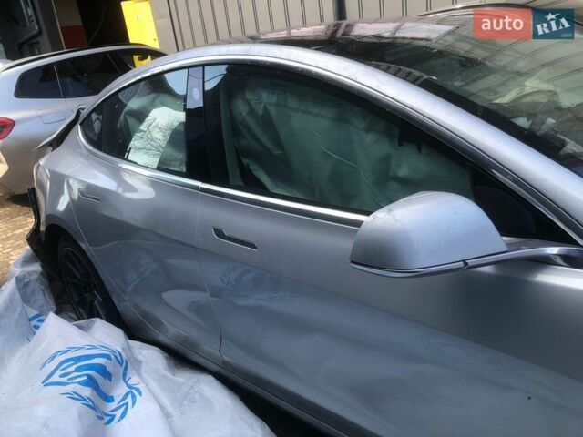 Сірий Тесла Модель 3, об'ємом двигуна 0 л та пробігом 100 тис. км за 6500 $, фото 1 на Automoto.ua
