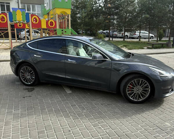 Серый Тесла Модель 3, объемом двигателя 0 л и пробегом 85 тыс. км за 16500 $, фото 3 на Automoto.ua