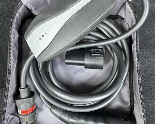 Серый Тесла Модель 3, объемом двигателя 0 л и пробегом 84 тыс. км за 17400 $, фото 58 на Automoto.ua