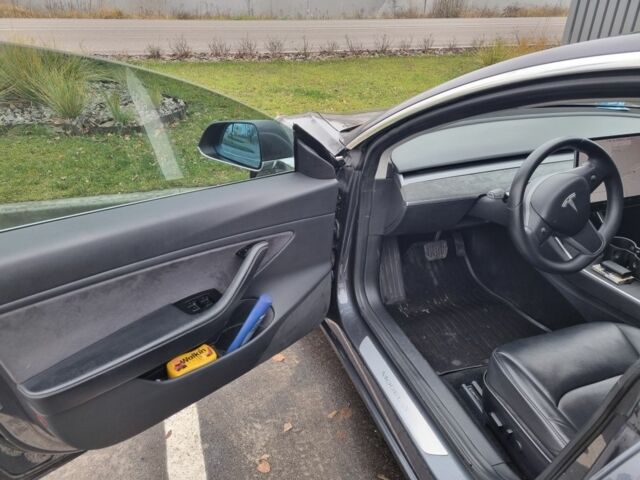 Серый Тесла Модель 3, объемом двигателя 0 л и пробегом 162 тыс. км за 17800 $, фото 7 на Automoto.ua