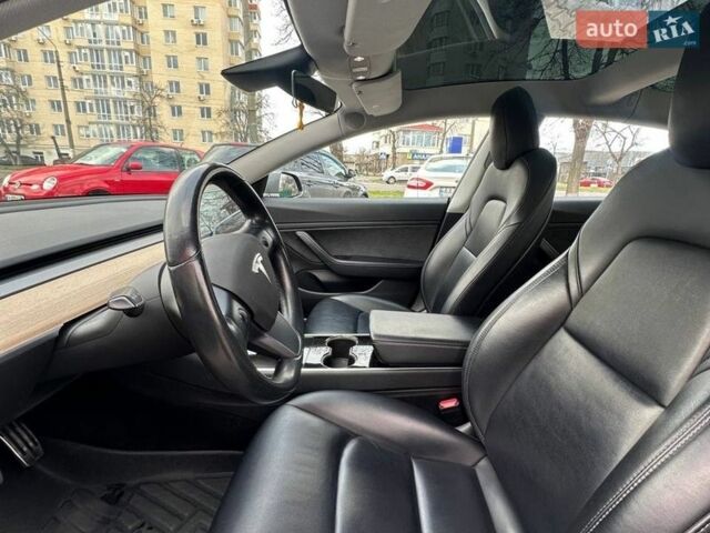 Серый Тесла Модель 3, объемом двигателя 0 л и пробегом 122 тыс. км за 15500 $, фото 5 на Automoto.ua