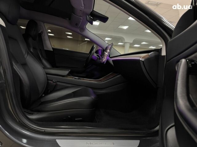 Сірий Тесла Модель 3, об'ємом двигуна 0 л та пробігом 76 тис. км за 19900 $, фото 10 на Automoto.ua