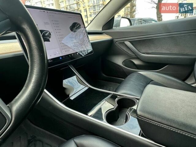 Серый Тесла Модель 3, объемом двигателя 0 л и пробегом 122 тыс. км за 15500 $, фото 6 на Automoto.ua