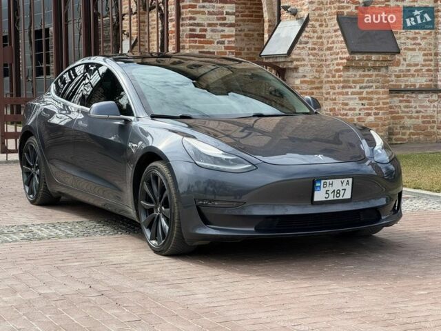 Серый Тесла Модель 3, объемом двигателя 0 л и пробегом 152 тыс. км за 16400 $, фото 1 на Automoto.ua