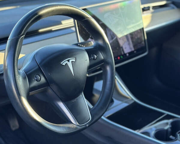 Серый Тесла Модель 3, объемом двигателя 0 л и пробегом 71 тыс. км за 17400 $, фото 18 на Automoto.ua