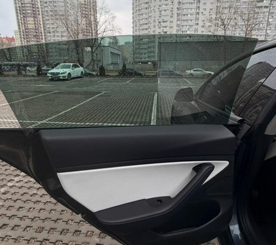 Сірий Тесла Модель 3, об'ємом двигуна 0 л та пробігом 166 тис. км за 17700 $, фото 13 на Automoto.ua