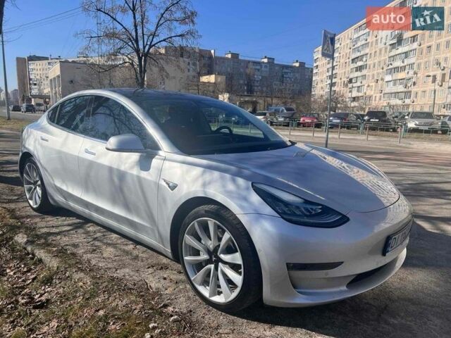 Серый Тесла Модель 3, объемом двигателя 0 л и пробегом 39 тыс. км за 14600 $, фото 5 на Automoto.ua