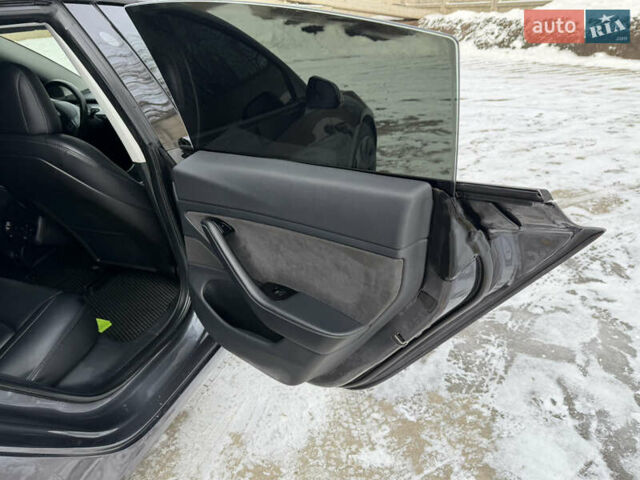 Серый Тесла Модель 3, объемом двигателя 0 л и пробегом 150 тыс. км за 17500 $, фото 13 на Automoto.ua