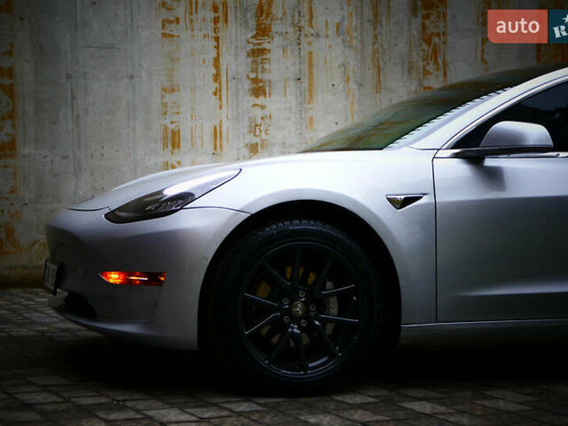 Серый Тесла Модель 3, объемом двигателя 0 л и пробегом 119 тыс. км за 18300 $, фото 16 на Automoto.ua