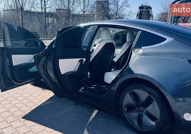 Серый Тесла Модель 3, объемом двигателя 0 л и пробегом 148 тыс. км за 17300 $, фото 2 на Automoto.ua