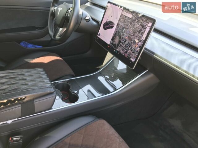 Серый Тесла Модель 3, объемом двигателя 0 л и пробегом 70 тыс. км за 20900 $, фото 18 на Automoto.ua