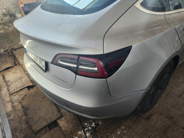 Серый Тесла Модель 3, объемом двигателя 0 л и пробегом 211 тыс. км за 14950 $, фото 3 на Automoto.ua