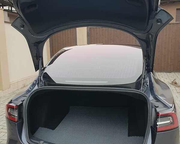 Серый Тесла Модель 3, объемом двигателя 0 л и пробегом 140 тыс. км за 16500 $, фото 2 на Automoto.ua