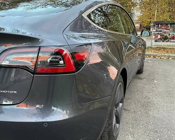 Тесла Модель 3 2018 у Львові на Automoto.ua Сірий Тесла Модель 3, об'ємом двигуна 0 л та пробігом 150 тис. км за 17500 $, фото 4 на Automoto.ua