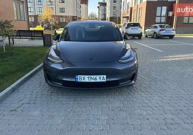 Серый Тесла Модель 3, объемом двигателя 0 л и пробегом 110 тыс. км за 15500 $, фото 1 на Automoto.ua